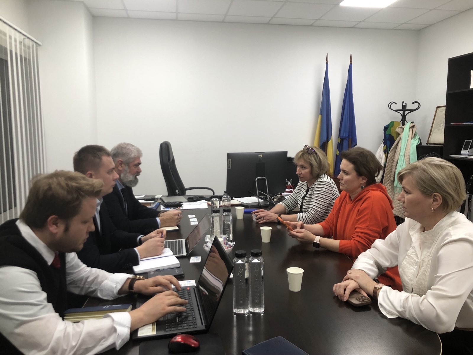 viber_image_2025-11-14_09-03-44-593-6